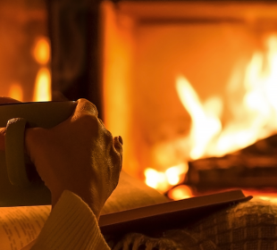 Installer un poêle à bois chez soi, une alternative au chauffage gaz